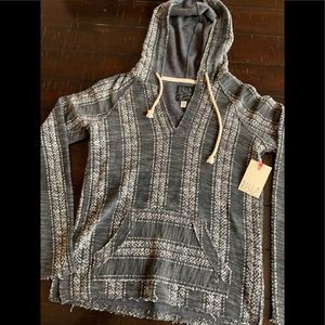 Hooded pull-over